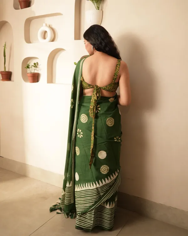 Green_Cotton_H_Block_Printed_Mul_Saree_With_Tassels_For_Women